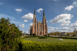 catedral-de-la-plata-desde-plaza-moreno